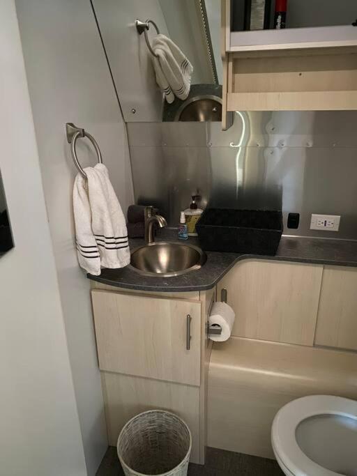 Airstream Alfresco Hotel เฟรเดอริกส์เบิร์ก ภายนอก รูปภาพ